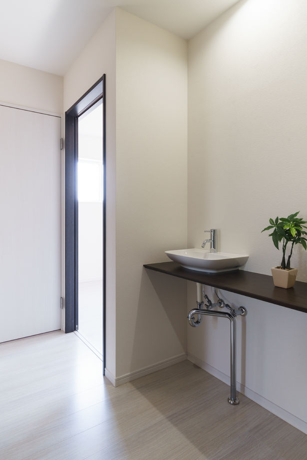 Yoshikawa architecture/吉川建築 【2000万円台/2階リビング】2階リビングのホワイトクールな家の建築実例画像10