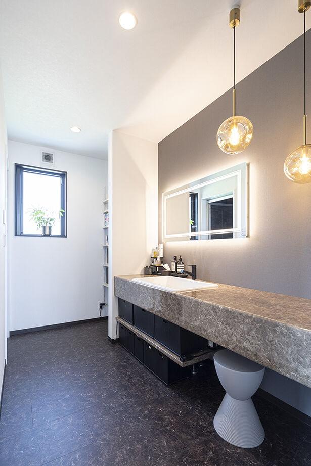 ヤマノ【埼玉県】 【平屋／ランドリースペース／間取図】多彩な素材が組み合わされたラグジュアリーな平屋の建築実例画像10