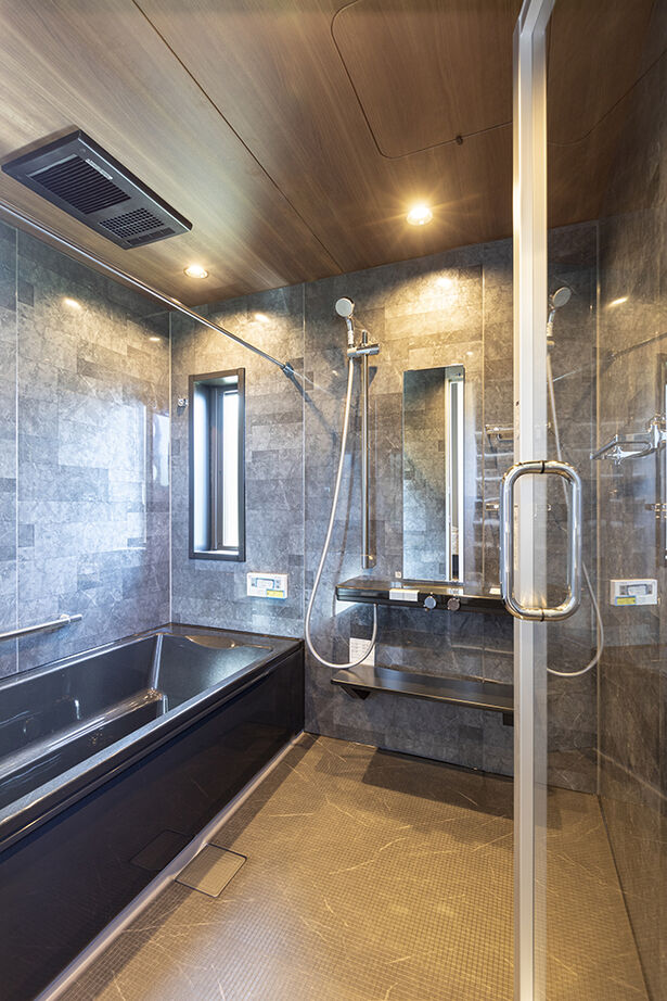 ヤマノ【埼玉県】 【平屋／ランドリースペース／間取図】多彩な素材が組み合わされたラグジュアリーな平屋の建築実例画像12