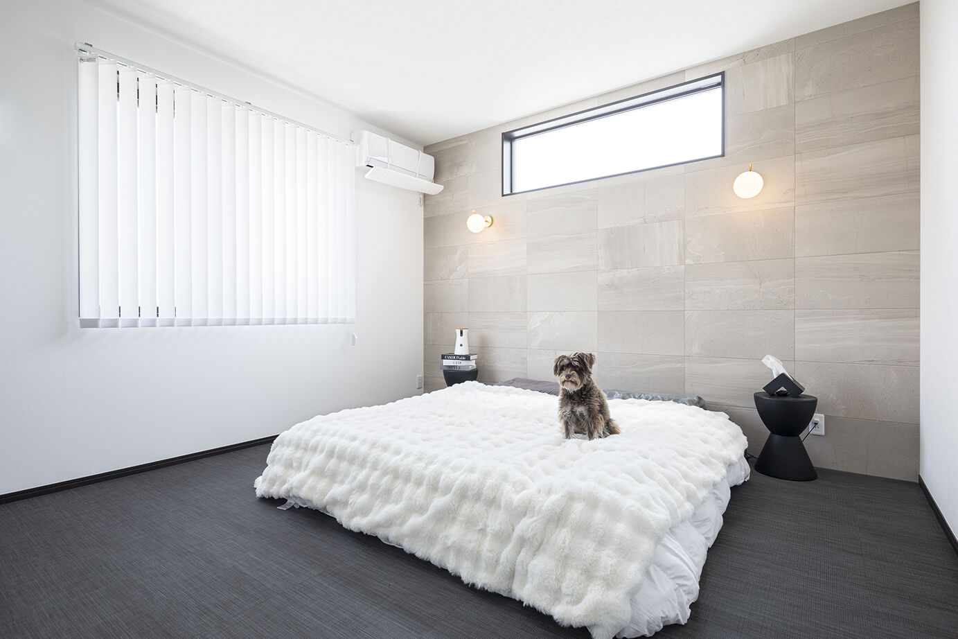 ヤマノ【埼玉県】 【平屋／ランドリースペース／間取図】多彩な素材が組み合わされたラグジュアリーな平屋の建築実例画像13