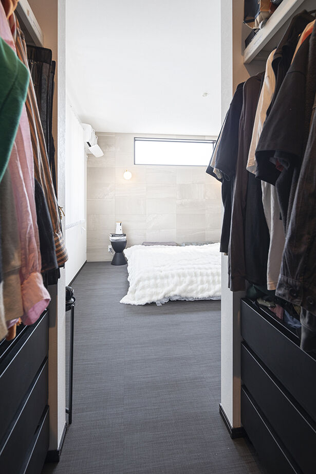 ヤマノ【埼玉県】 【平屋／ランドリースペース／間取図】多彩な素材が組み合わされたラグジュアリーな平屋の建築実例画像14