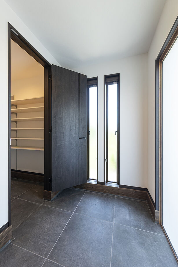 ヤマノ【埼玉県】 【平屋／ランドリースペース／間取図】多彩な素材が組み合わされたラグジュアリーな平屋の建築実例画像18