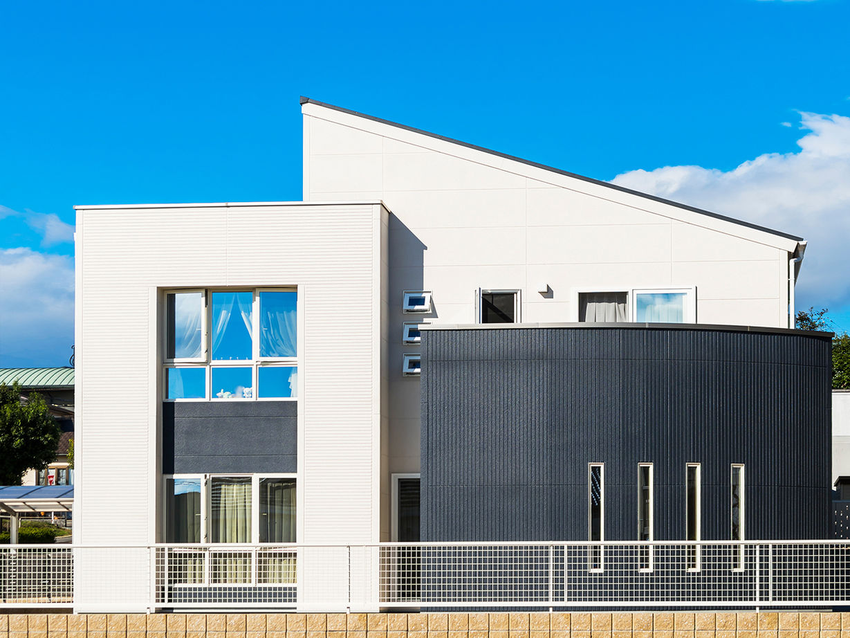 タスク（ユニバーサルホーム半田店） 【半田市｜間取り図有｜吹抜けリビング｜小屋裏収納｜2000万円台】開放感ある間取りに冴え渡る曲線美の建築実例画像2