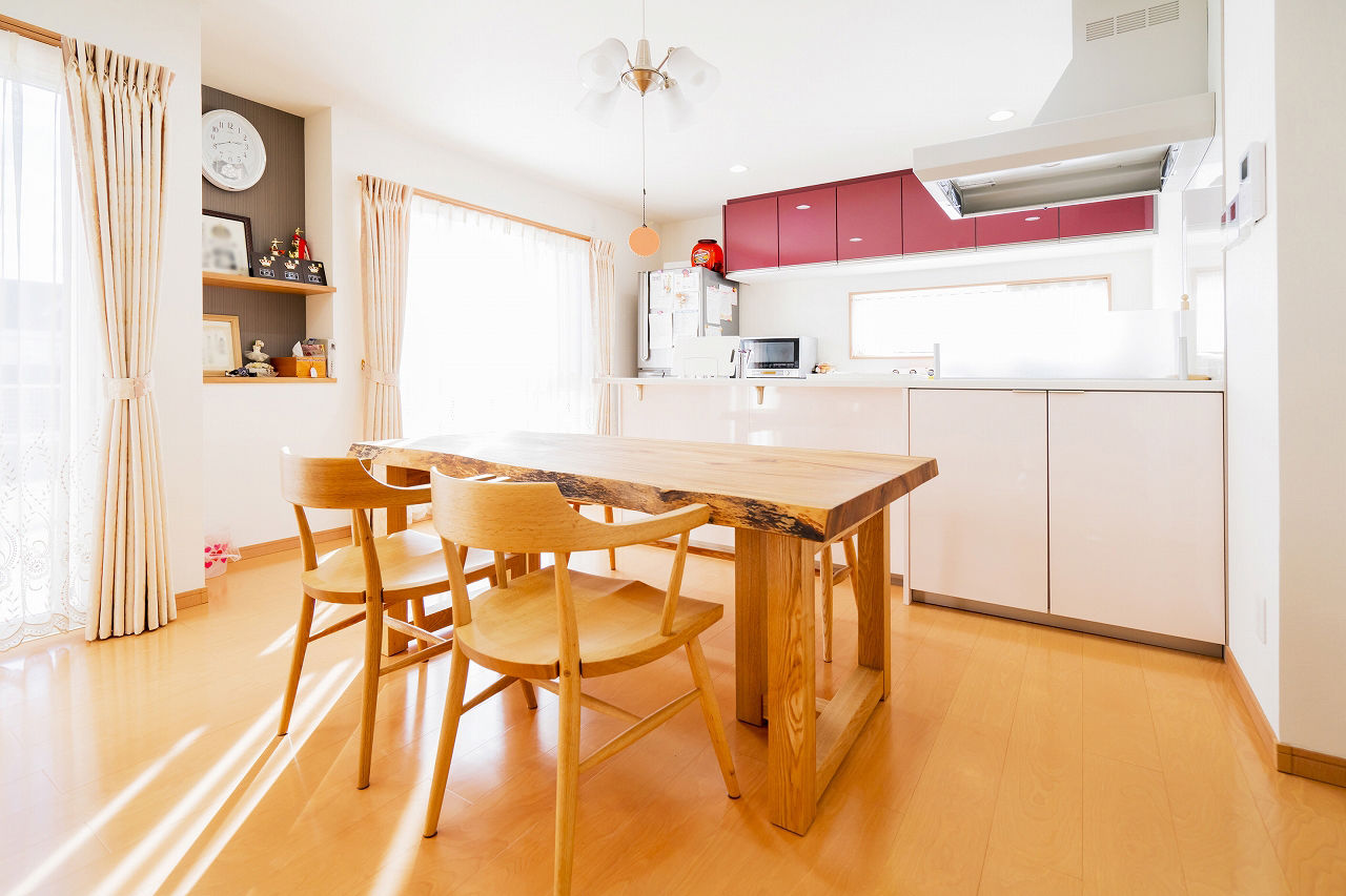 タスク（ユニバーサルホーム半田店） 【半田市｜間取り図有｜吹抜けリビング｜小屋裏収納｜2000万円台】開放感ある間取りに冴え渡る曲線美の建築実例画像4