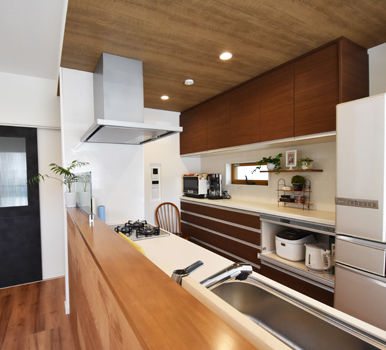 シーキューブ 《八尾市：1500～2000万円》無垢の木でキッチンを可愛く。26坪の土地で叶えた理想の空間の建築実例画像4