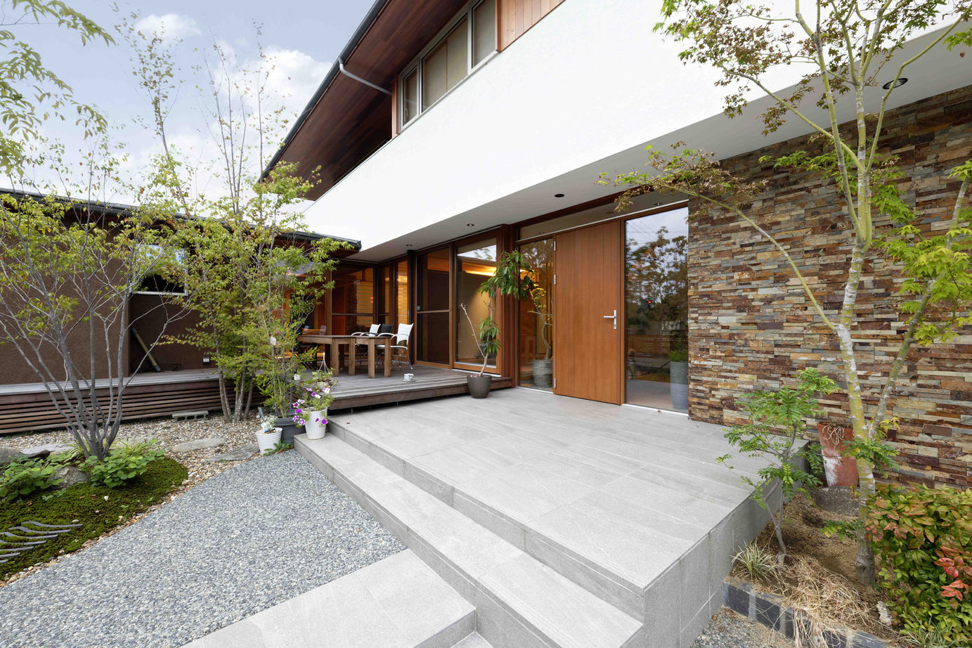 シーキューブ 【坪70万円台/間取図有】内と外をつなぎ、個と家族をつなぐ。設計士と創る家族に寄り添う住まいの建築実例画像2