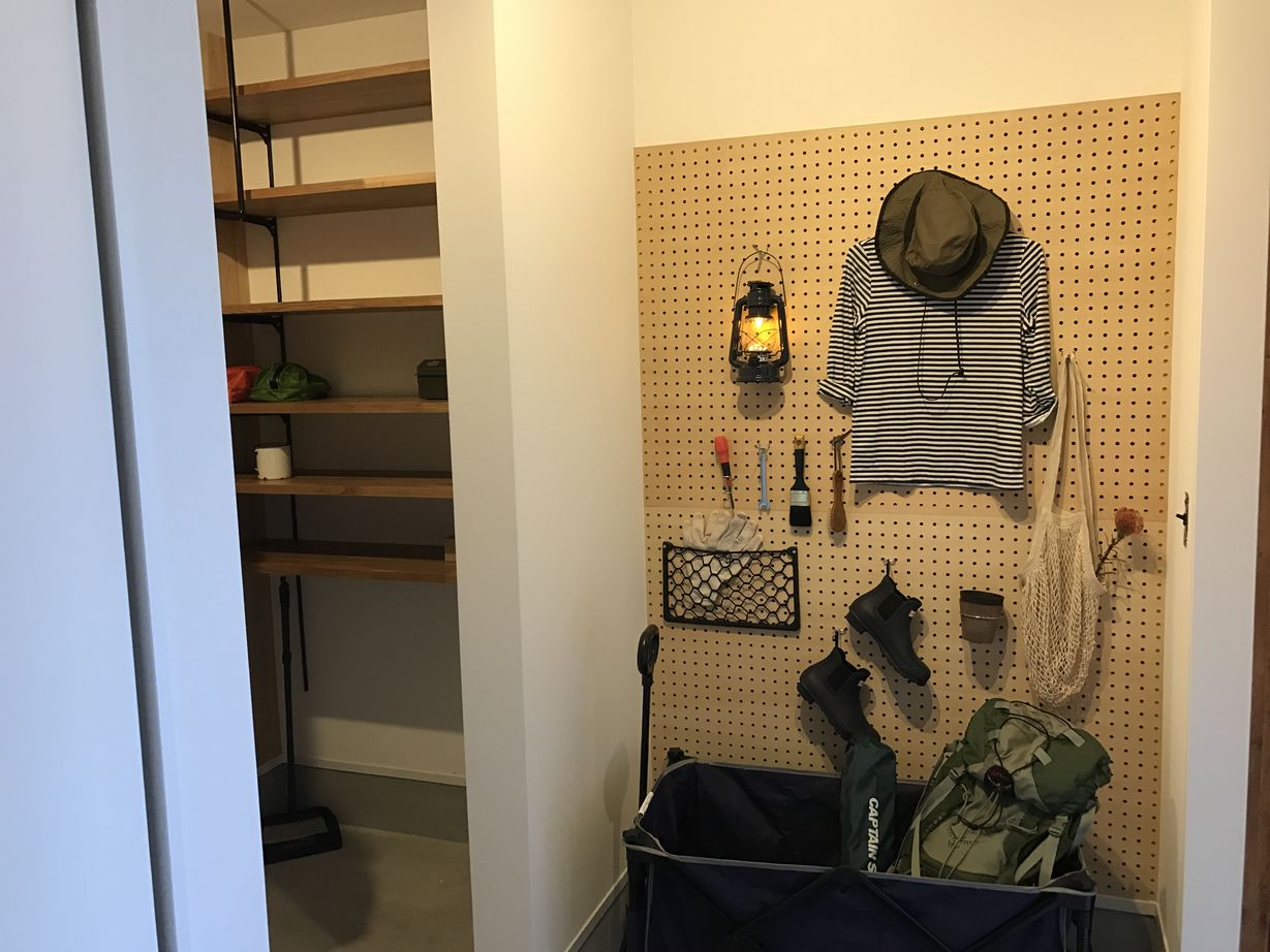 シーキューブ 【ビルドインガレージ／3階建て／狭小／10坪台】素材そのものを感じるアウトドア風ヴィンテージハウスの建築実例画像10