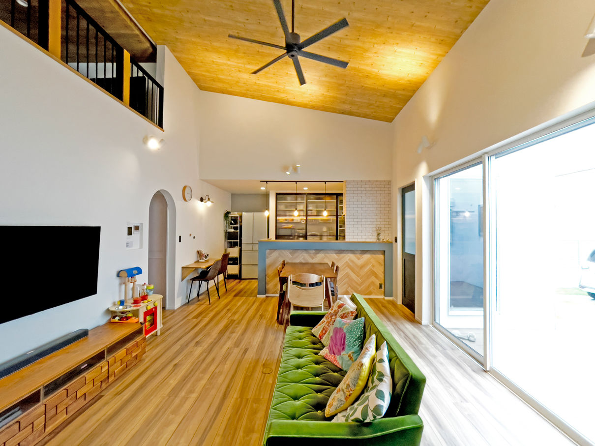 シーキューブ 【1000万円台/20坪台】勾配天井と吹抜けのある大空間リビングが気持ちいい『平屋の家』の建築実例画像2