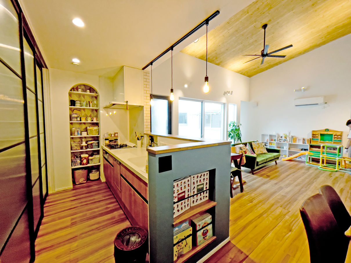 シーキューブ 【1000万円台/20坪台】勾配天井と吹抜けのある大空間リビングが気持ちいい『平屋の家』の建築実例画像4