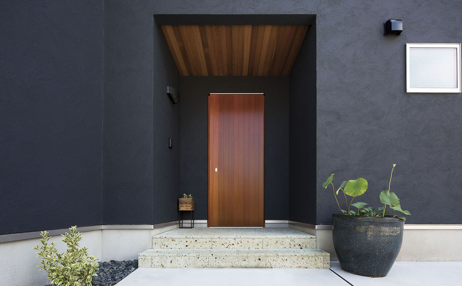 テクノホーム 【間取り図有】L字型の住まいで空や庭を独占。「お洒落」も「快適」も叶えた自然素材の家の建築実例画像2