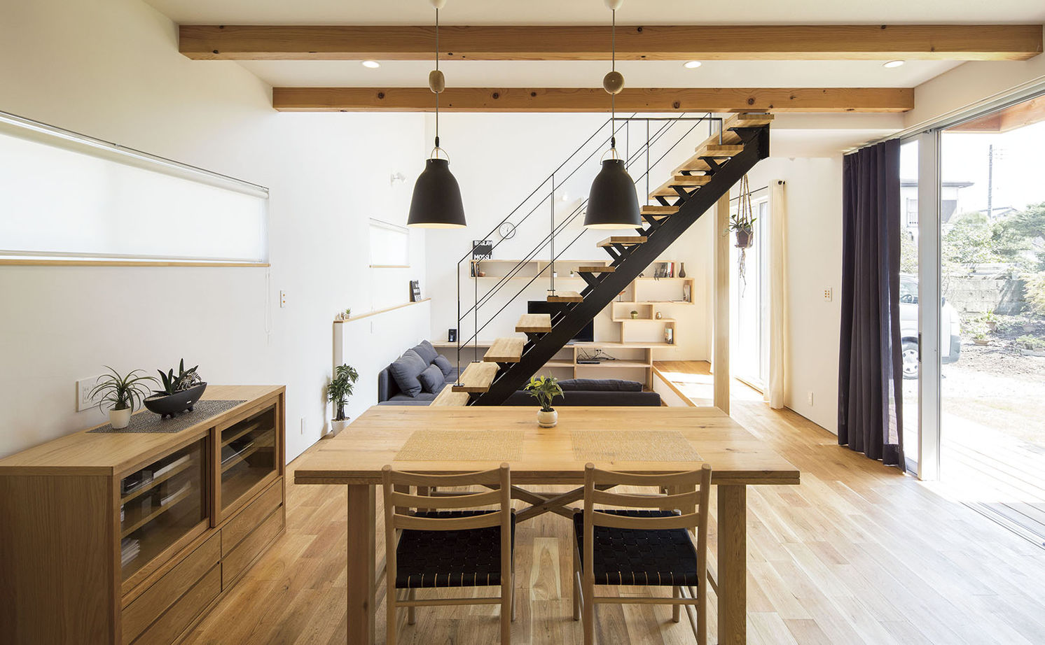 テクノホーム 【間取り図有】L字型の住まいで空や庭を独占。「お洒落」も「快適」も叶えた自然素材の家の建築実例画像3