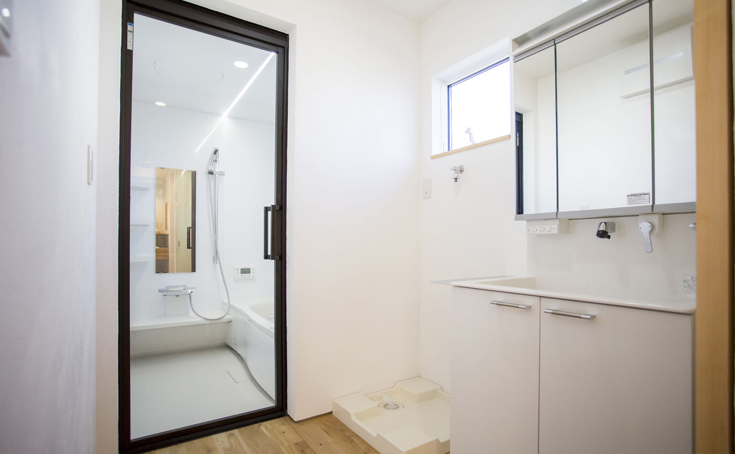 テクノホーム 【間取り図有】視線を気にせずのんびり過ごす『幸せな家族時間』。コの字を描いた「平屋」の住まいの建築実例画像11