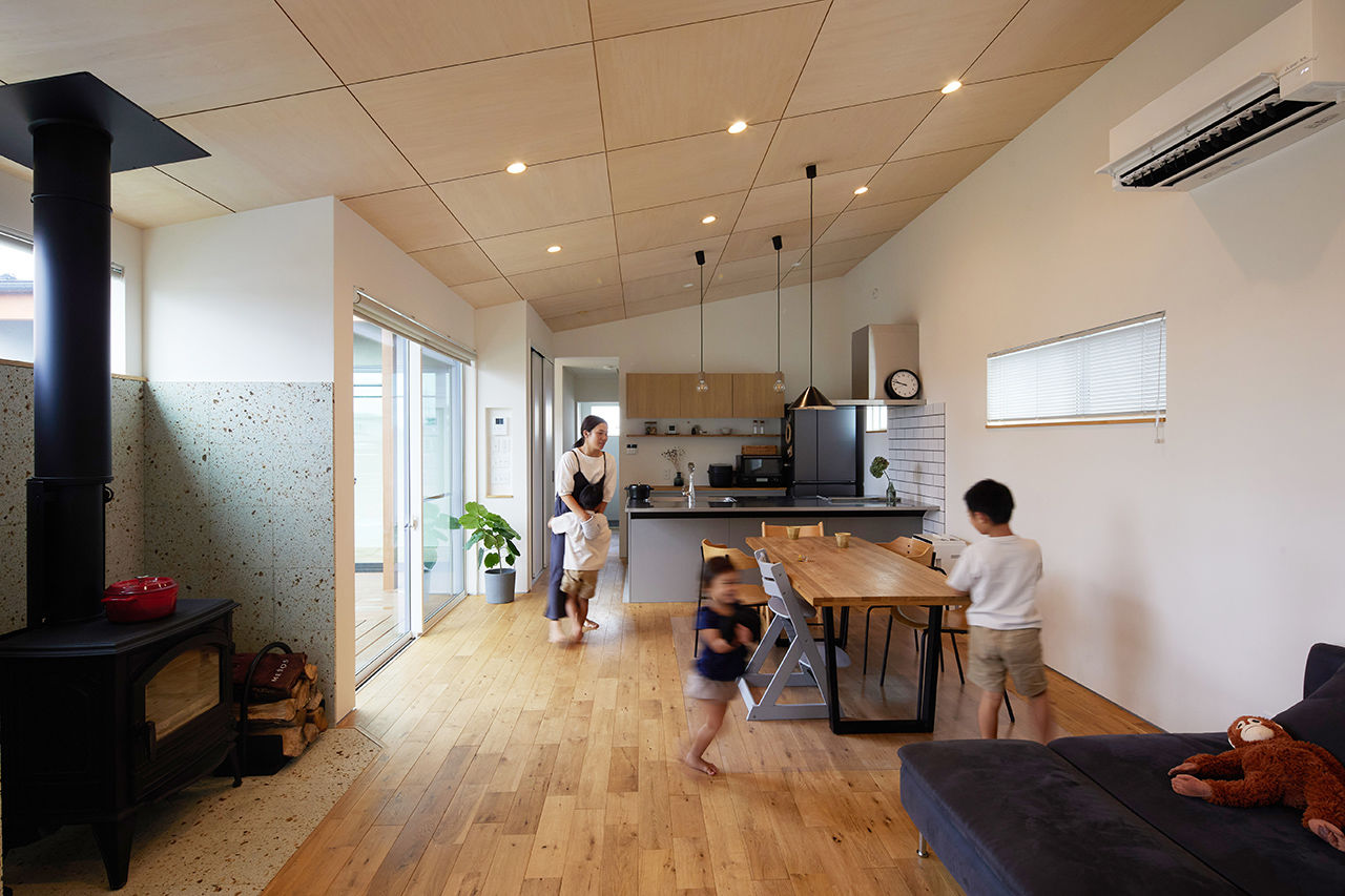 テクノホーム 【平屋/2000万円台/間取り図有】大きな中庭と薪ストーブがシンボルの、設計士と共に建てた家の建築実例画像3