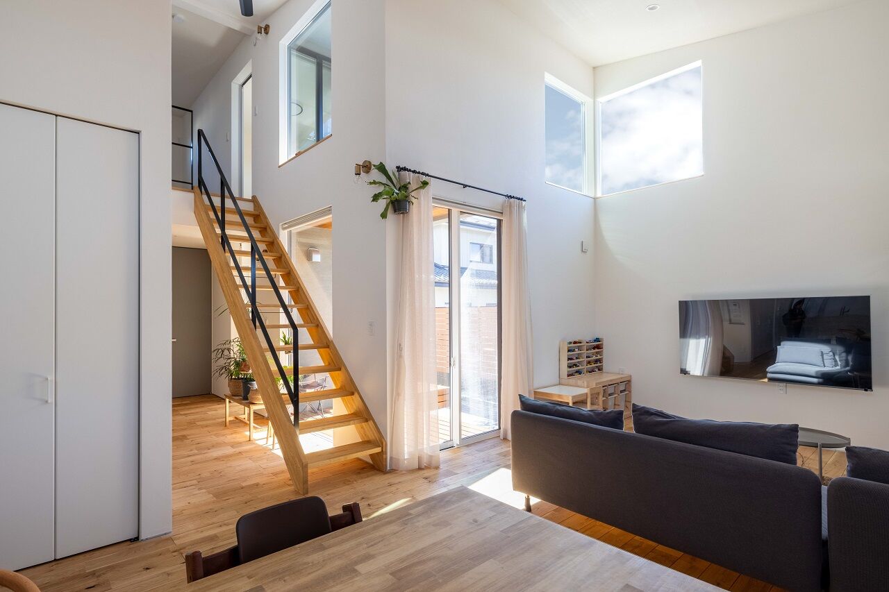 テクノホーム 【間取り図有】完成された美しさを放つ外観とLDK が吹き抜ける開放的な家の建築実例画像2