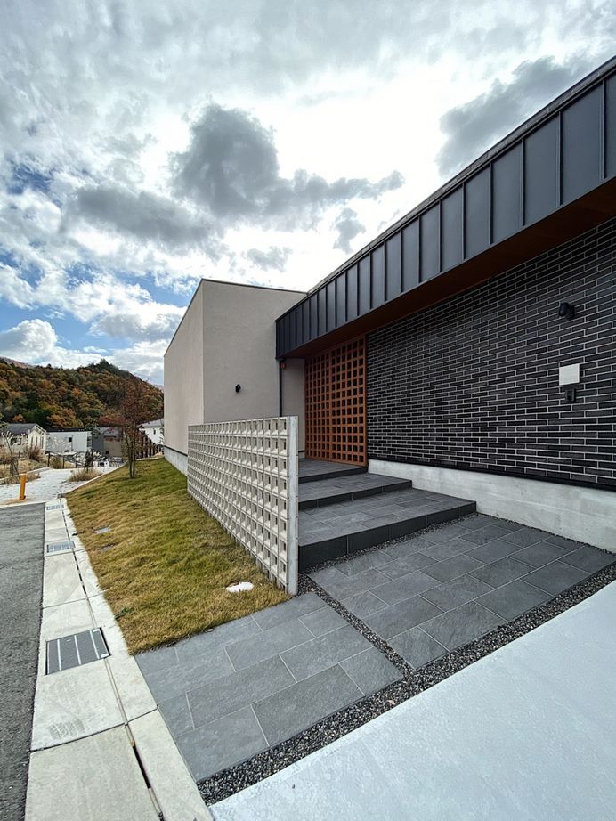 Grand Living（グランリビング） 『風雅』【箕面市/中庭/4000万円台/約70坪/大開口/ウッドデッキ/造作キッチン】の建築実例画像3