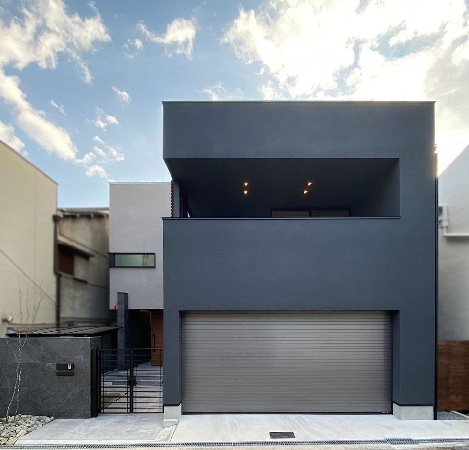 Grand Living（グランリビング） 『INSIDE』【大阪/3000万円台/インナーガレージ/中庭/長期優良住宅/耐震等級３】の建築実例画像1