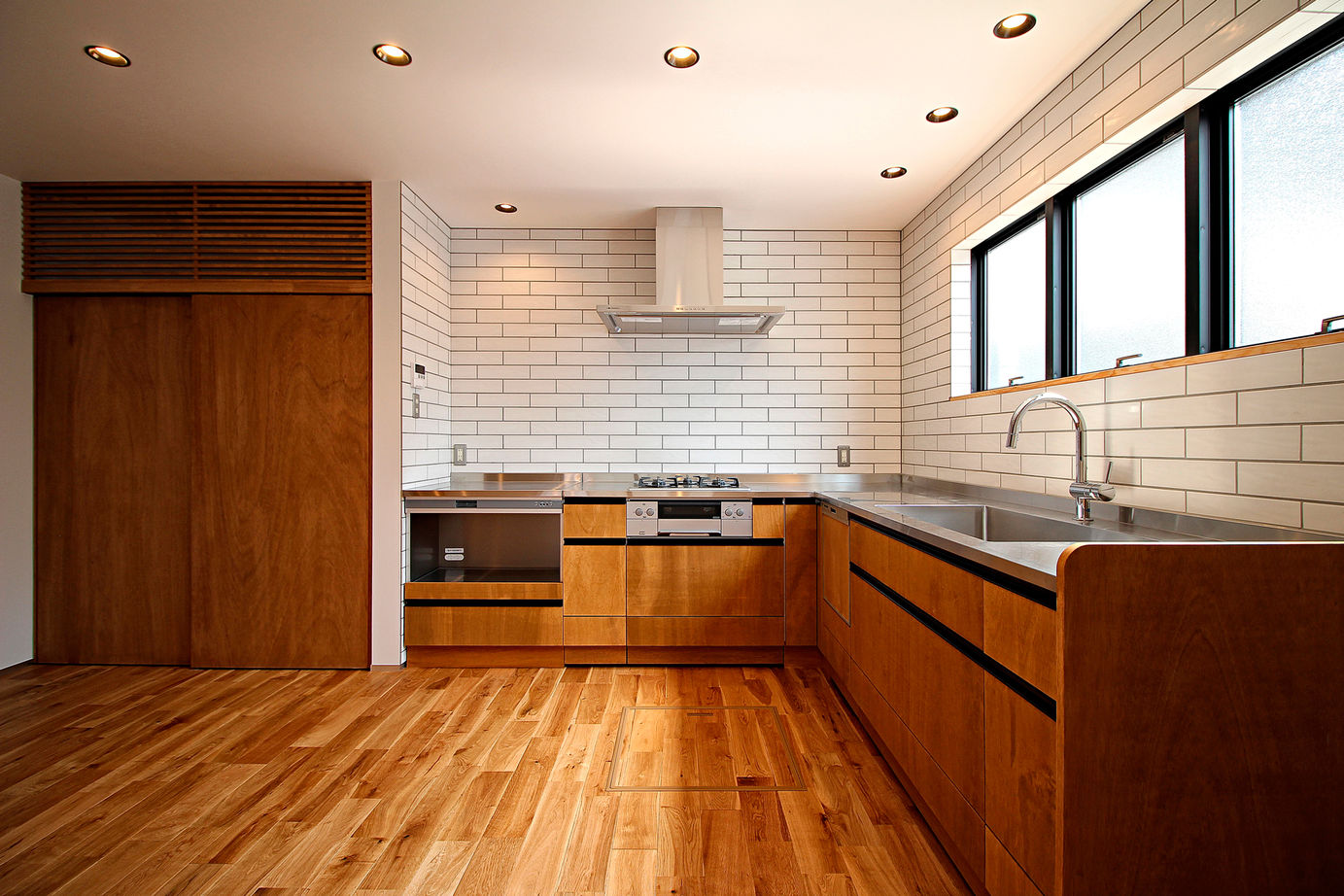 Grand Living（グランリビング） 『BASE』【大阪府／2000万円台／造作家具／壁付けキッチン／ガラス張り／2階ウッドデッキ】の建築実例画像6