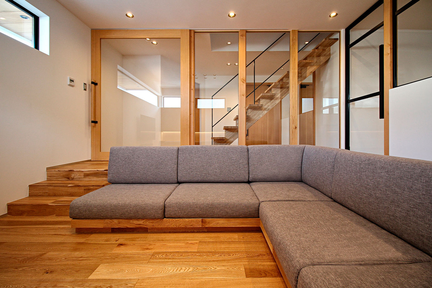 Grand Living（グランリビング） 『BASE』【大阪府／2000万円台／造作家具／壁付けキッチン／ガラス張り／2階ウッドデッキ】の建築実例画像8