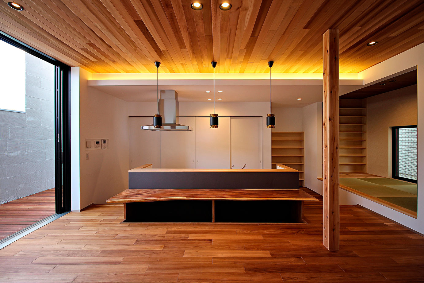 Grand Living（グランリビング） 『Bocca』【大阪府／2000万円台／掘り込みアイランドキッチン／隠す収納／造作本棚／ウッドデッキ】の建築実例画像3