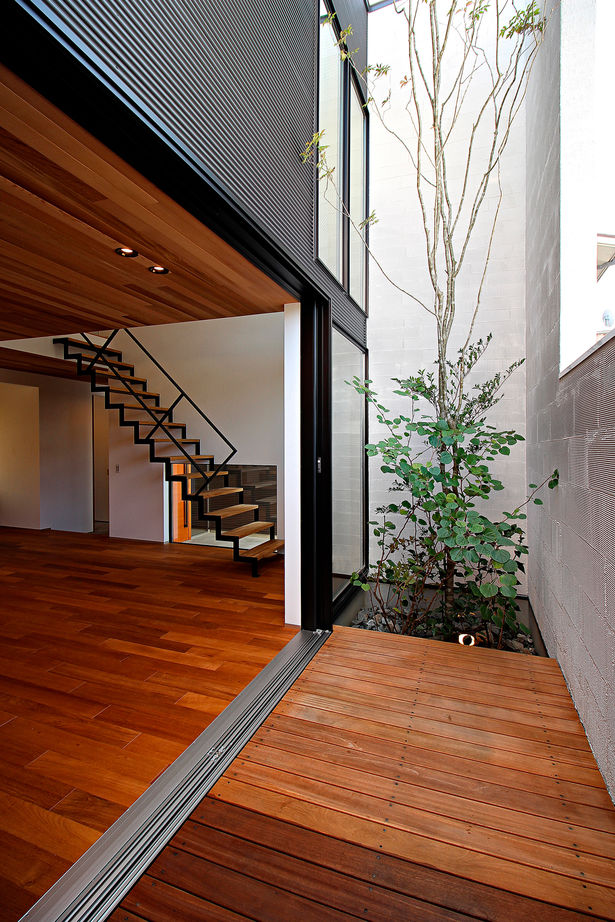 Grand Living（グランリビング） 『Bocca』【大阪府／2000万円台／掘り込みアイランドキッチン／隠す収納／造作本棚／ウッドデッキ】の建築実例画像4