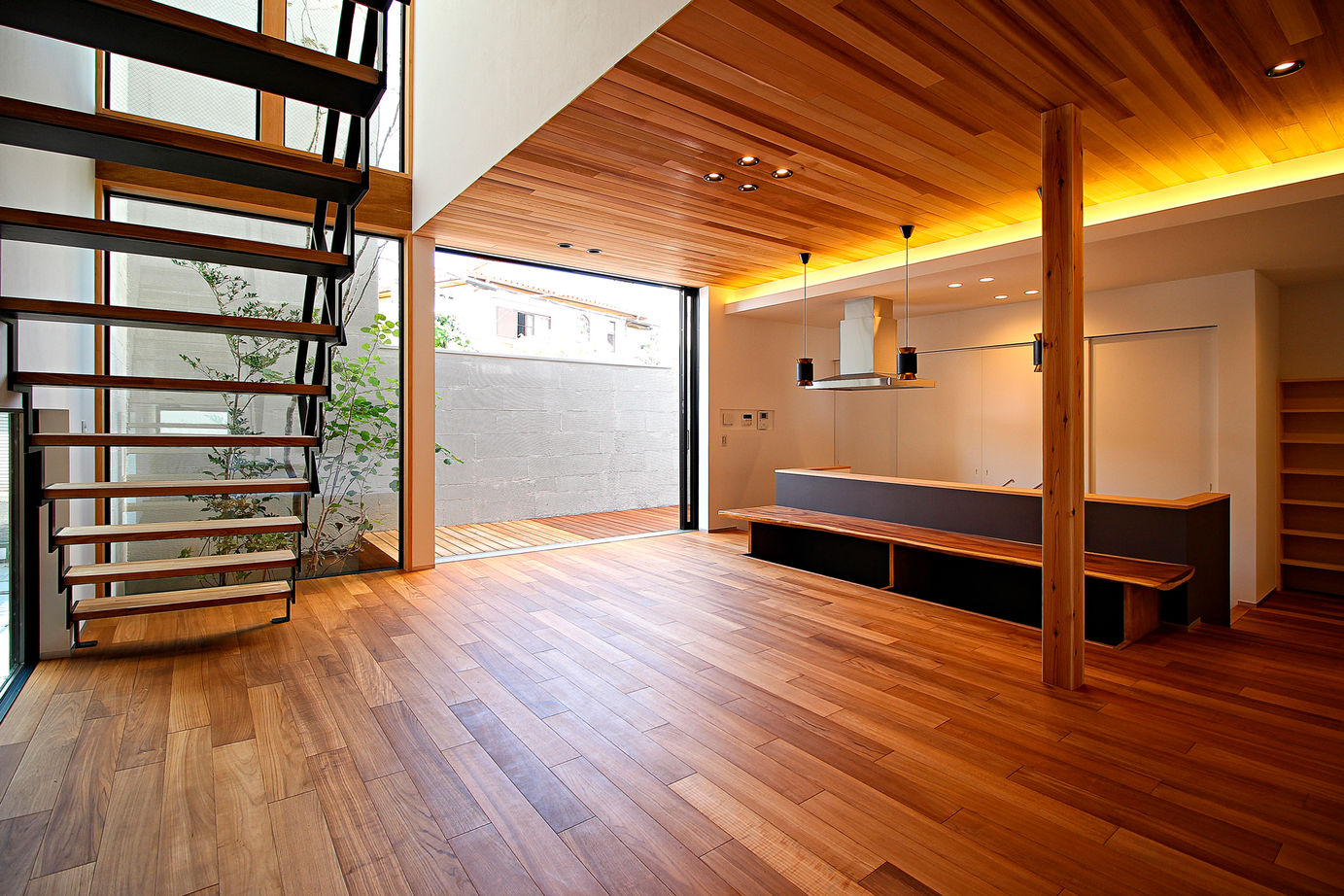 Grand Living（グランリビング） 『Bocca』【大阪府／2000万円台／掘り込みアイランドキッチン／隠す収納／造作本棚／ウッドデッキ】の建築実例画像10