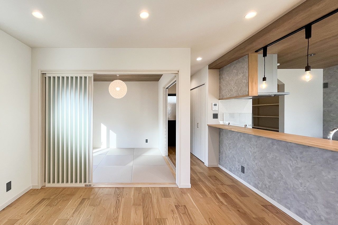 十和建設（TOWA＋） 無骨な素材で魅せる大人カッコいいインナーガレージのあるお家の建築実例画像4