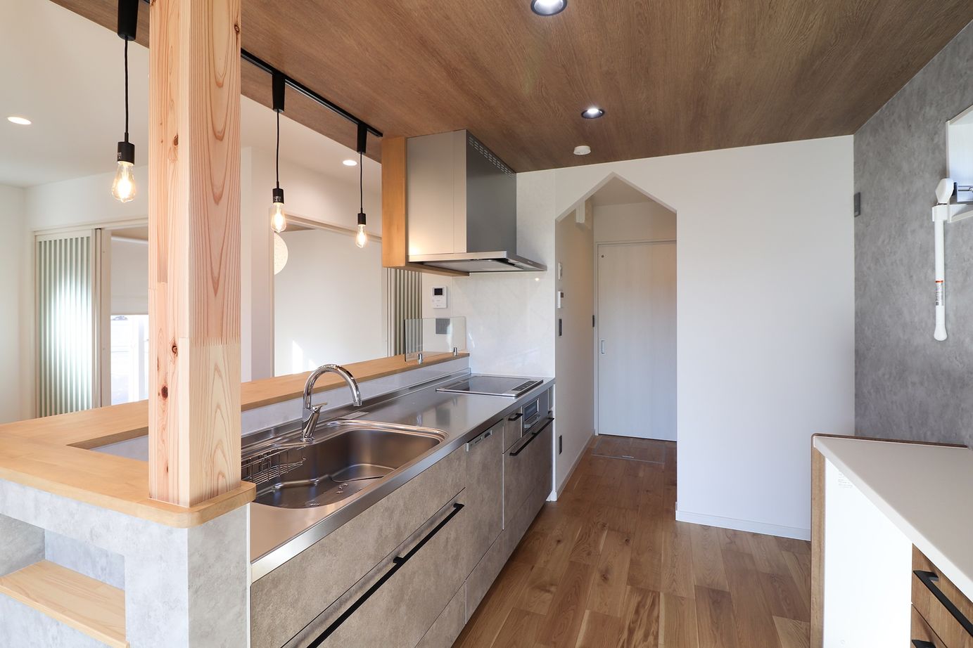 十和建設（TOWA＋） 無骨な素材で魅せる大人カッコいいインナーガレージのあるお家の建築実例画像5