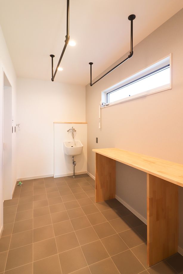 十和建設（TOWA＋） 無骨な素材で魅せる大人カッコいいインナーガレージのあるお家の建築実例画像8