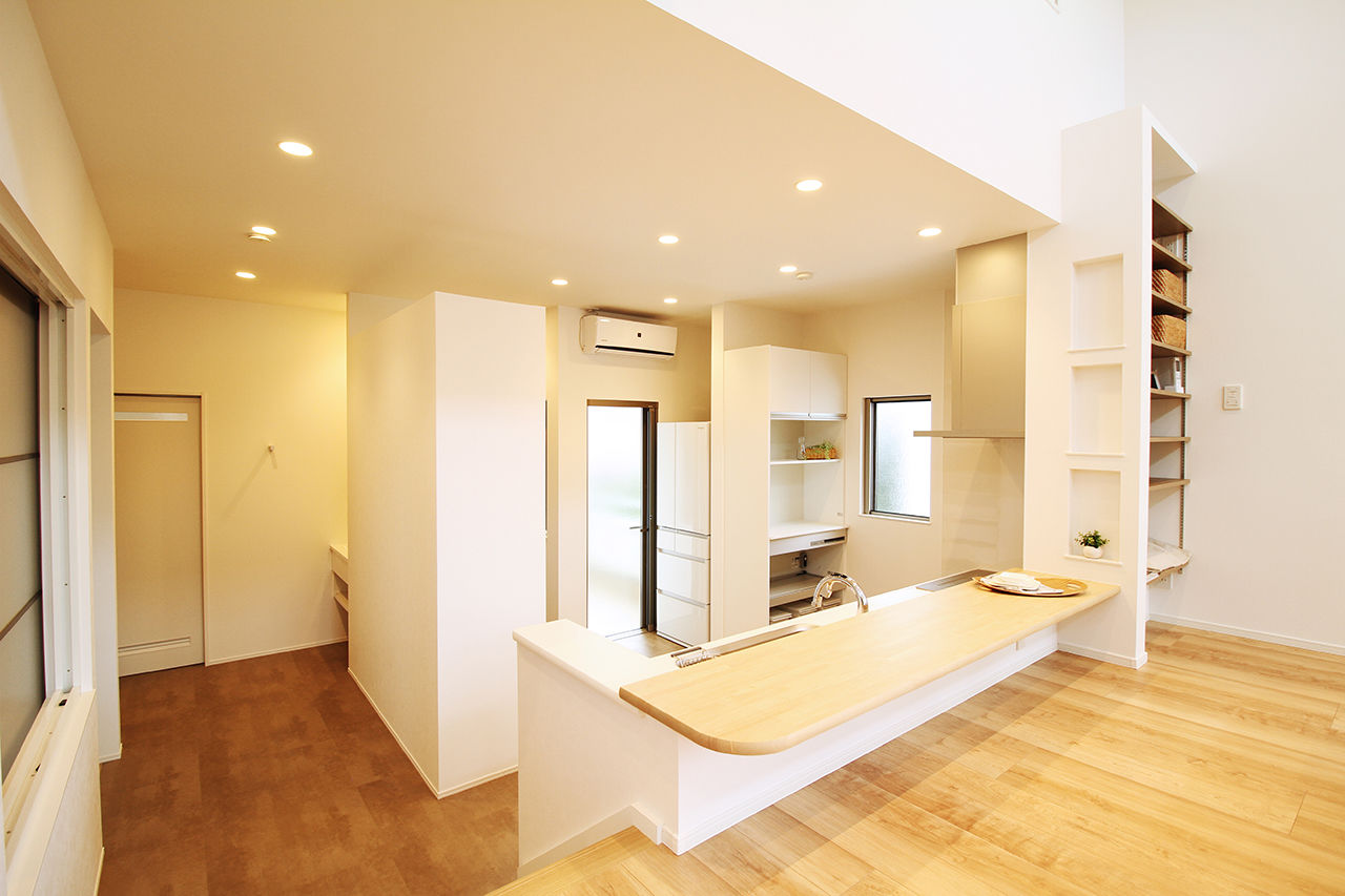 Kocoro house 【50坪以上の土地｜栗東市｜間取り図有】リビングスキップフロアと屋根付きアウトドアバルコニーのある家の建築実例画像3