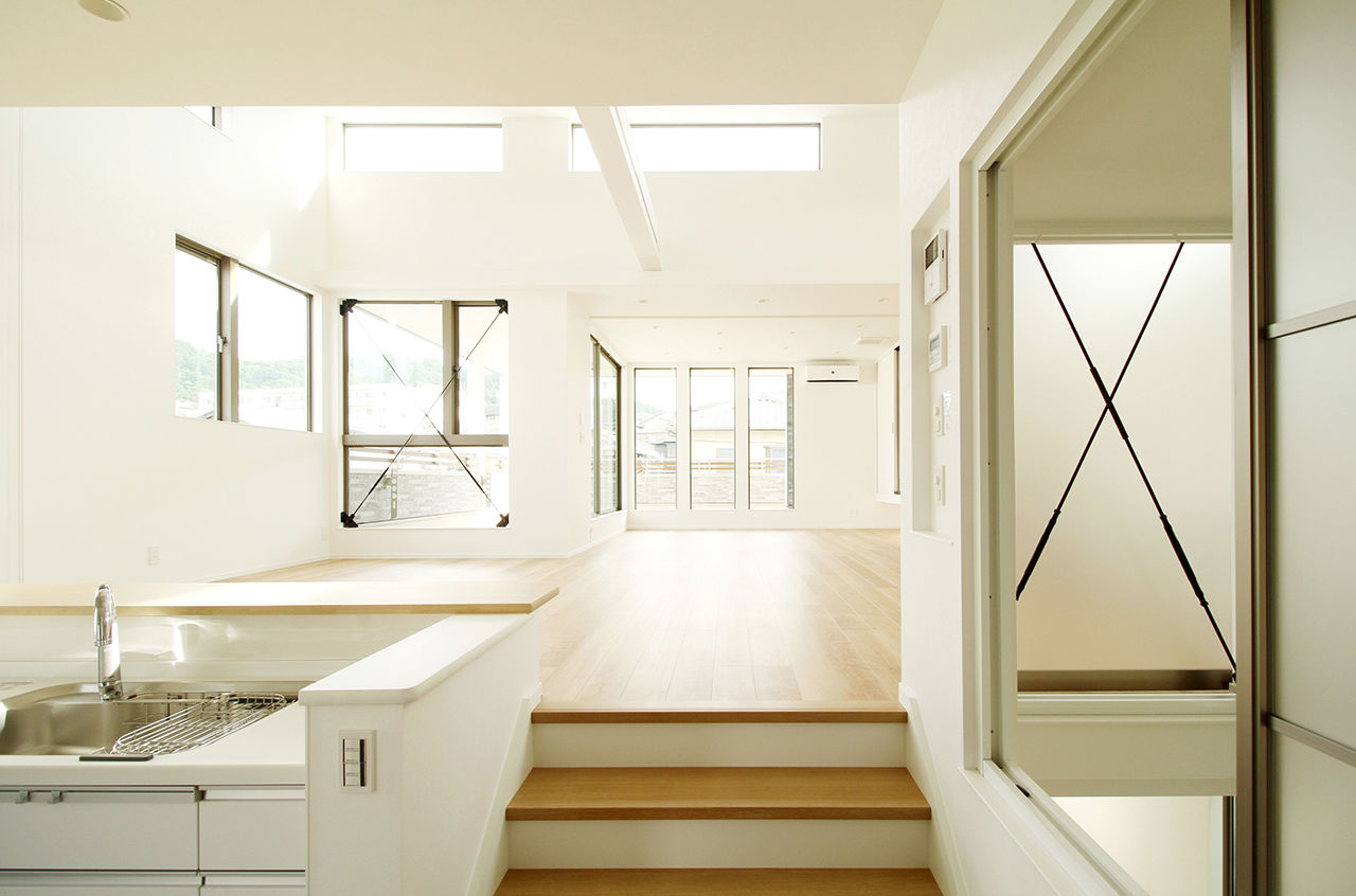 Kocoro house 【50坪以上の土地｜栗東市｜間取り図有】リビングスキップフロアと屋根付きアウトドアバルコニーのある家の建築実例画像4