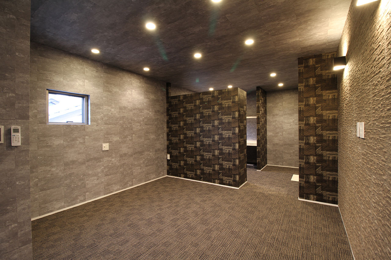 Kocoro house 【50坪以上の土地｜栗東市｜間取り図有】リビングスキップフロアと屋根付きアウトドアバルコニーのある家の建築実例画像5