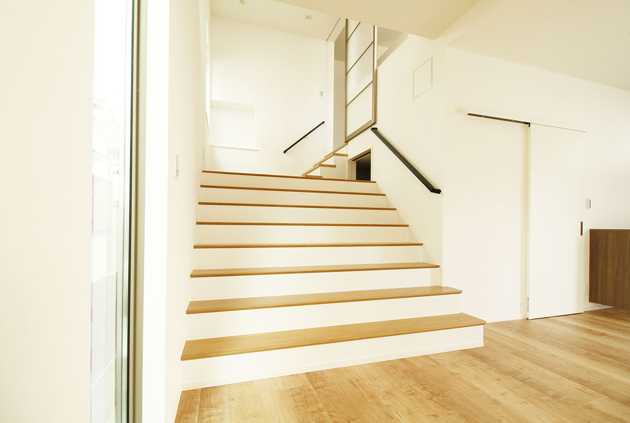 Kocoro house 【50坪以上の土地｜栗東市｜間取り図有】リビングスキップフロアと屋根付きアウトドアバルコニーのある家の建築実例画像8