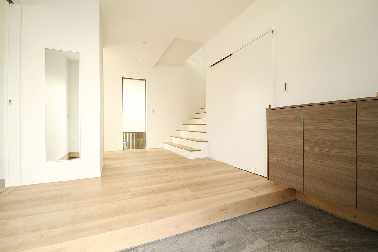 Kocoro house 【50坪以上の土地｜栗東市｜間取り図有】リビングスキップフロアと屋根付きアウトドアバルコニーのある家の建築実例画像9