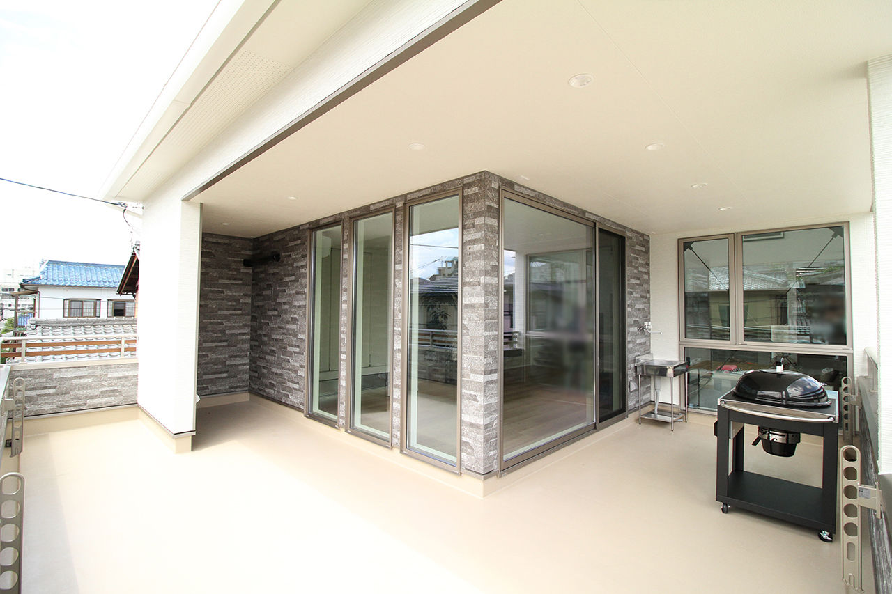 Kocoro house 【50坪以上の土地｜栗東市｜間取り図有】リビングスキップフロアと屋根付きアウトドアバルコニーのある家の建築実例画像10