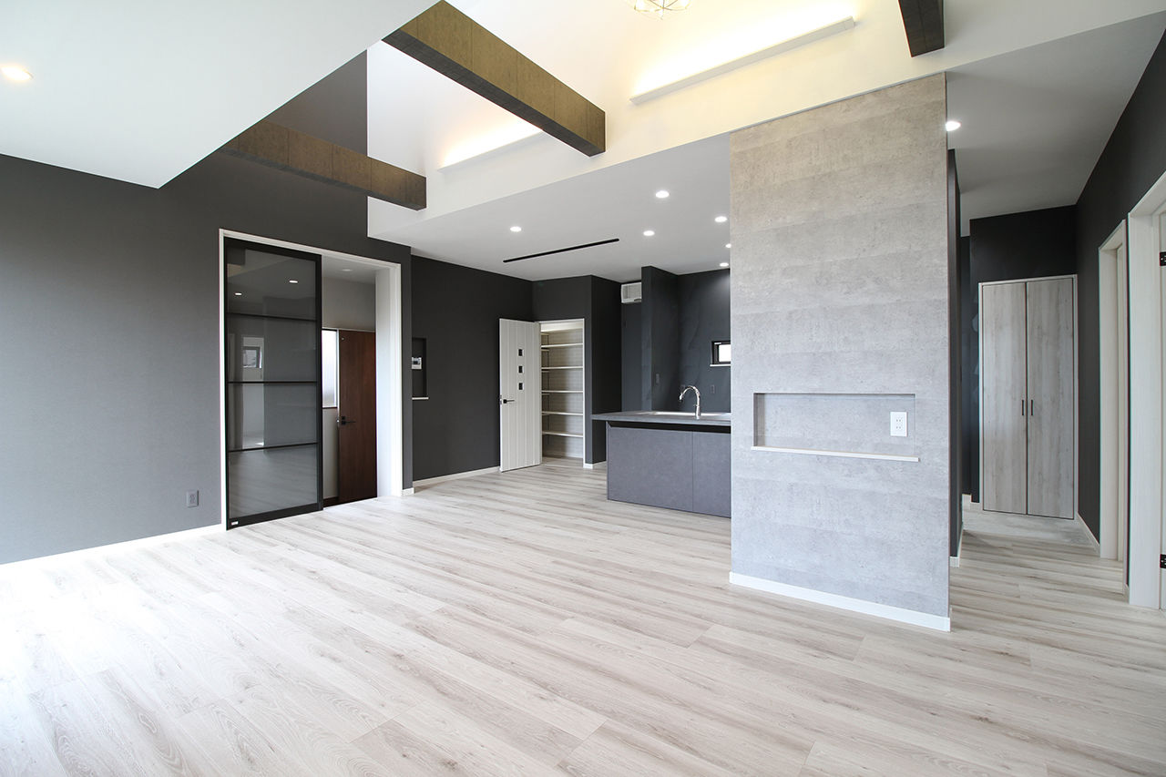 Kocoro house 【1000万円台後半｜大津市｜間取り図有】吹き抜けのある2階リビングとインナーガレージの家の建築実例画像4