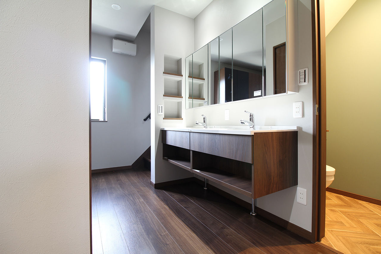 Kocoro house 【1000万円台後半｜大津市｜間取り図有】吹き抜けのある2階リビングとインナーガレージの家の建築実例画像6