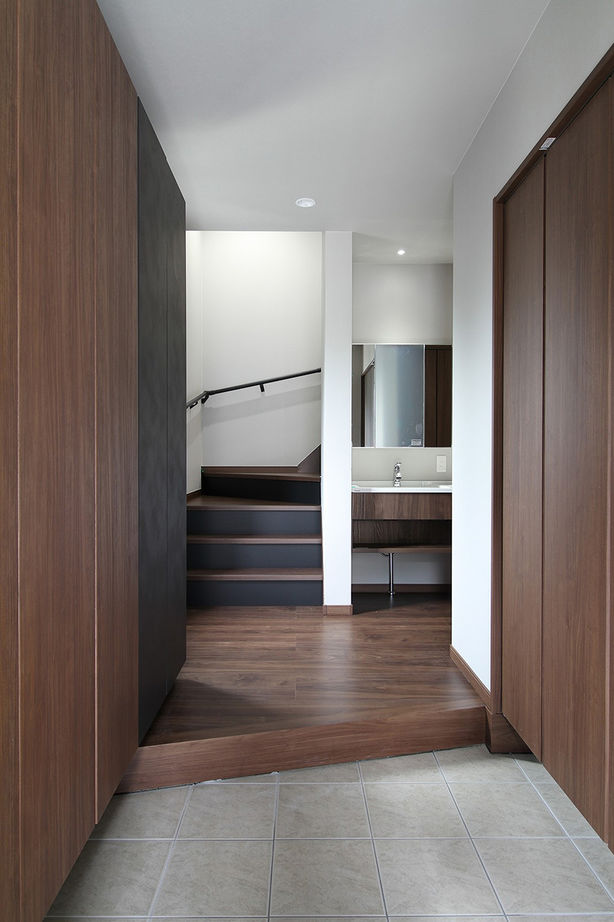 Kocoro house 【1000万円台後半｜大津市｜間取り図有】吹き抜けのある2階リビングとインナーガレージの家の建築実例画像7