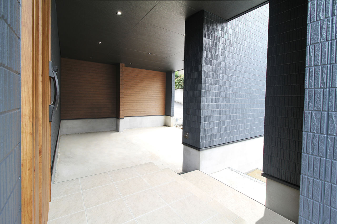 Kocoro house 【1000万円台後半｜大津市｜間取り図有】吹き抜けのある2階リビングとインナーガレージの家の建築実例画像8