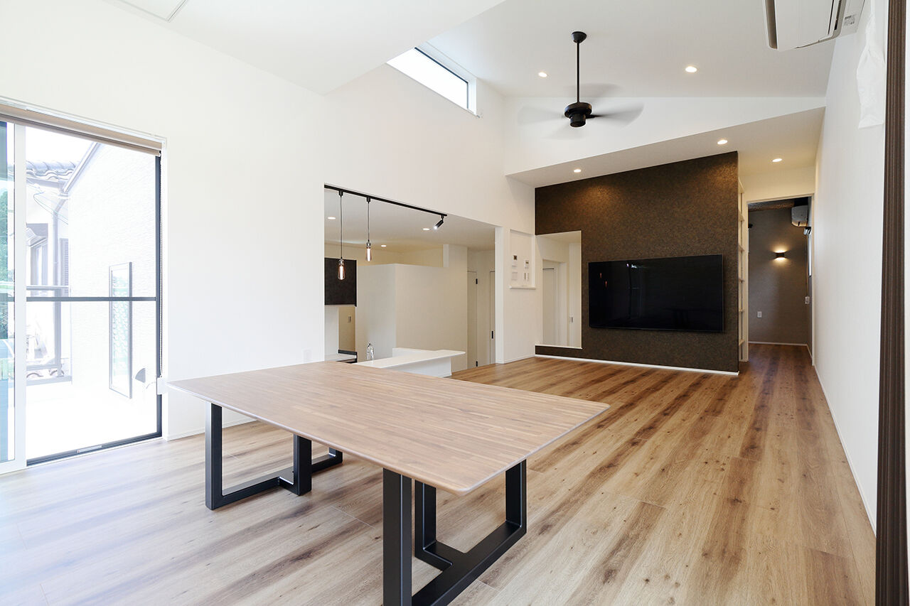 Kocoro house 【2000万円台前半｜栗東市｜間取り図有】約45坪の土地に4台駐車可能。家族玄関のあるインナーガレージの家の建築実例画像2