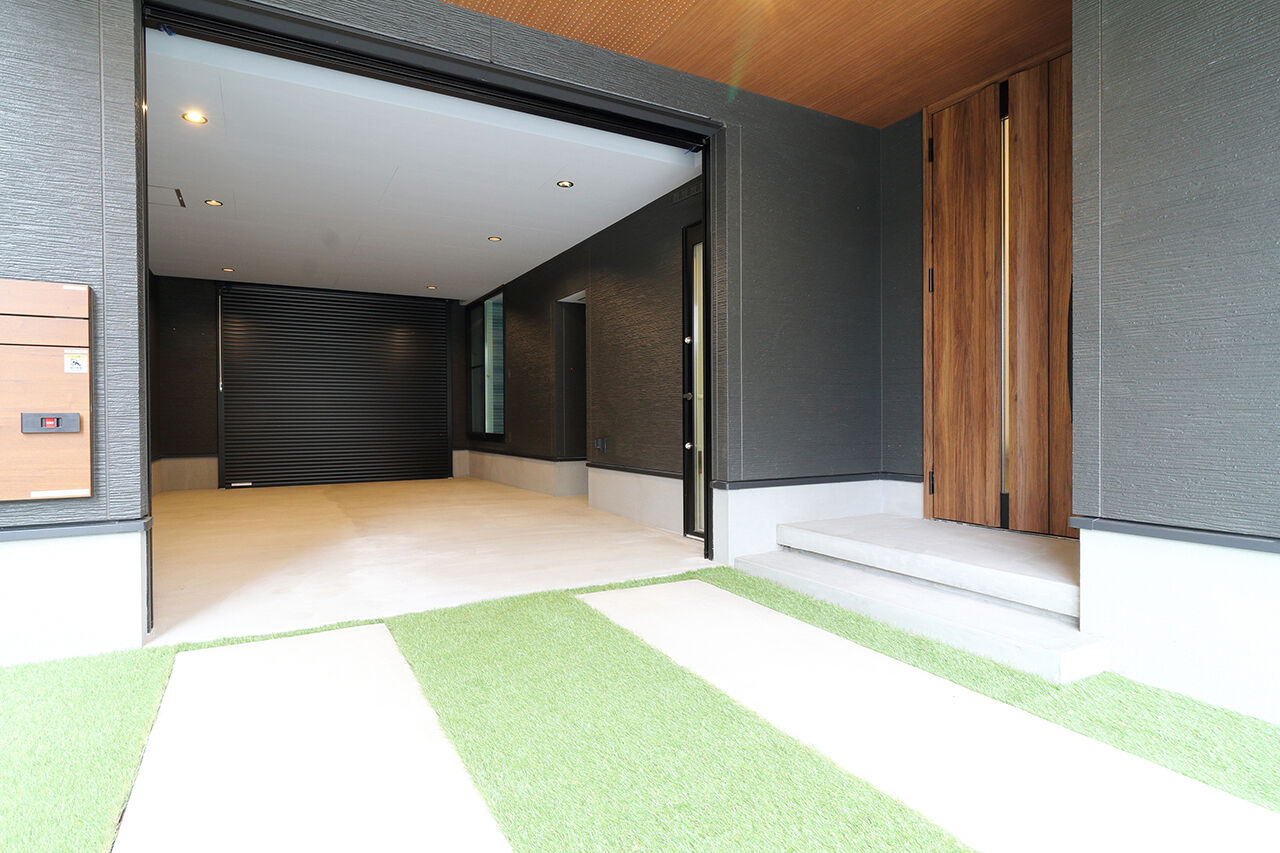 Kocoro house 【2000万円台前半｜栗東市｜間取り図有】約45坪の土地に4台駐車可能。家族玄関のあるインナーガレージの家の建築実例画像7