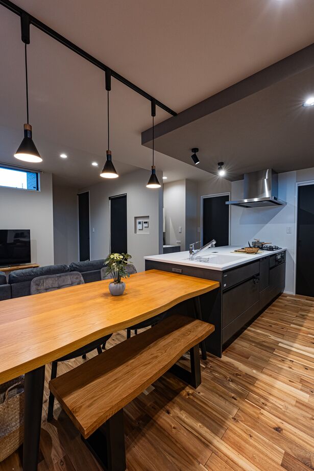 NOVEL  HOUSE 都会的なオープンガレージの家の建築実例画像5