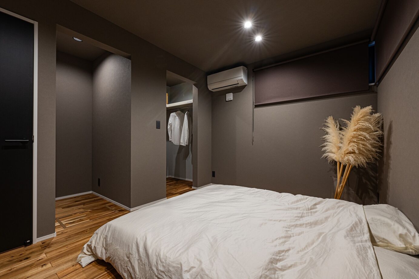 NOVEL  HOUSE 都会的なオープンガレージの家の建築実例画像6