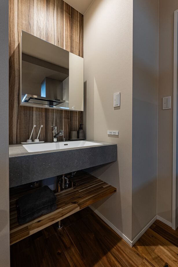 NOVEL  HOUSE 都会的なオープンガレージの家の建築実例画像8