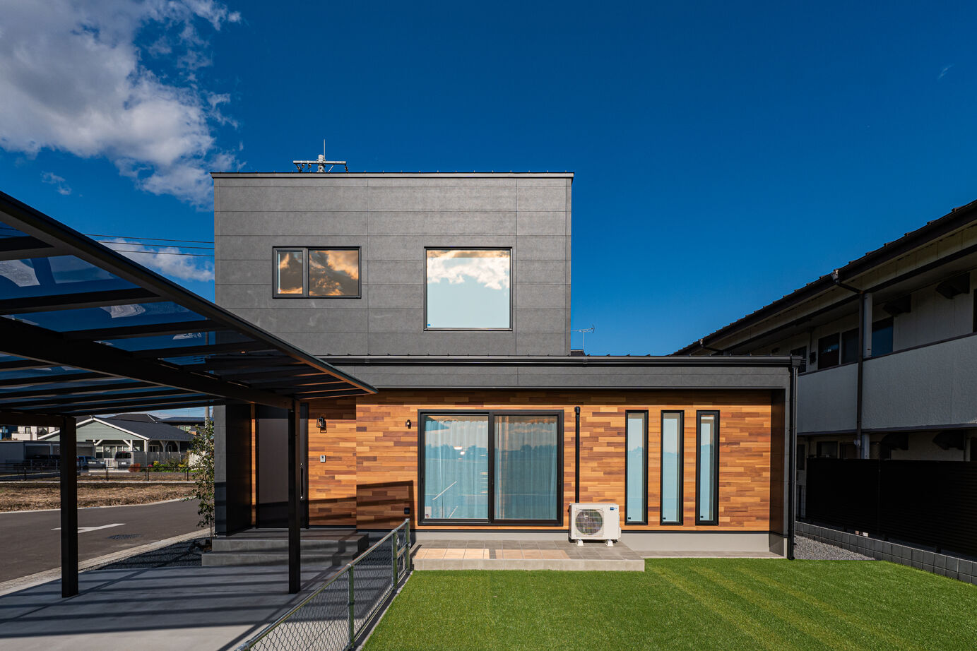 NOVEL  HOUSE 家族が快適に暮らせる天井高で開放感のある家の建築実例画像1