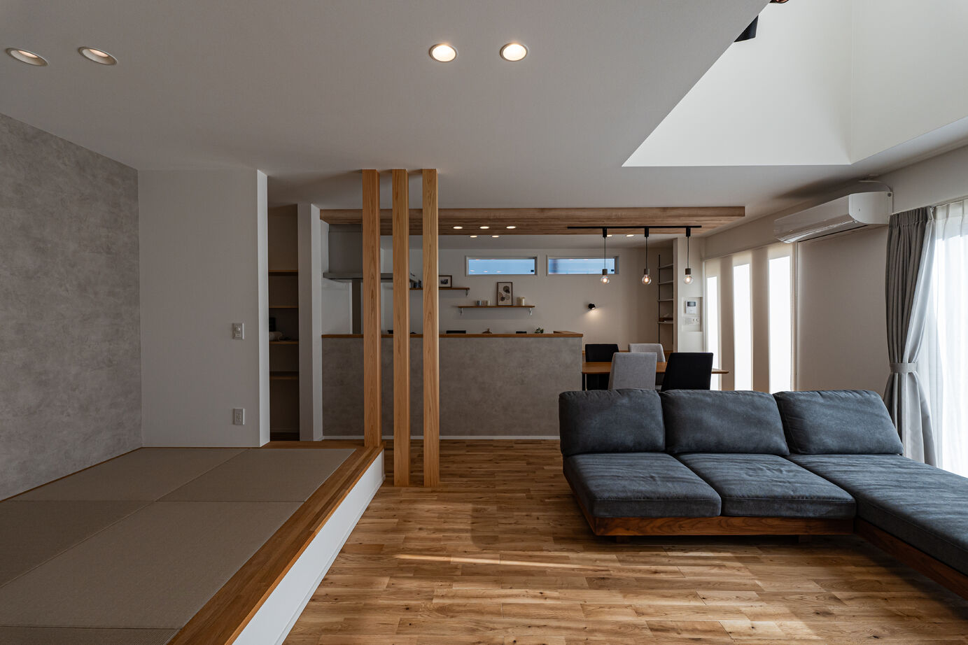 NOVEL  HOUSE 家族が快適に暮らせる天井高で開放感のある家の建築実例画像2