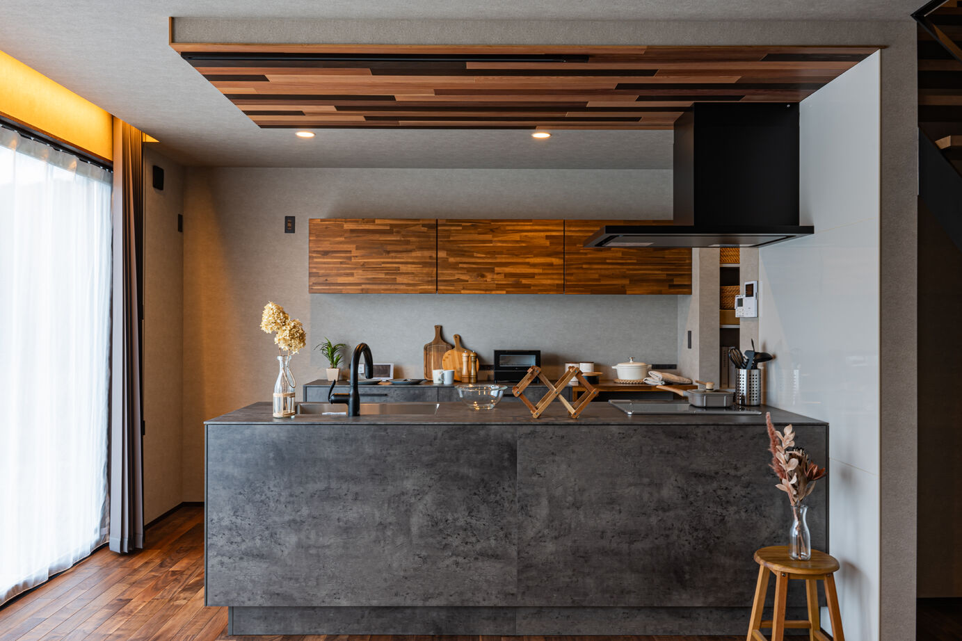 NOVEL  HOUSE 開放的な暮らしが叶うモダンな家の建築実例画像3