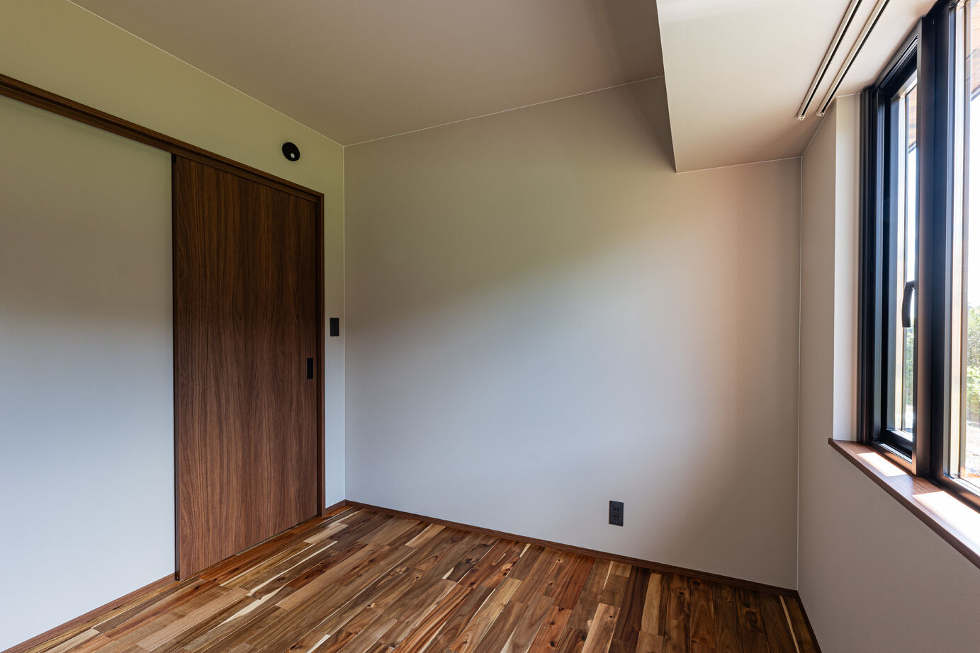 NOVEL  HOUSE 開放的な暮らしが叶うモダンな家の建築実例画像8