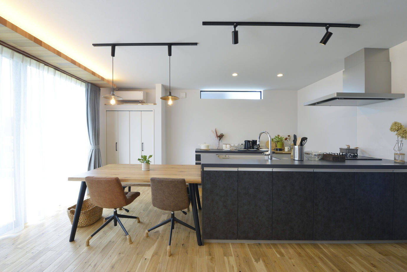 NOVEL  HOUSE 心惹かれるシンプルセレクトな家の建築実例画像3