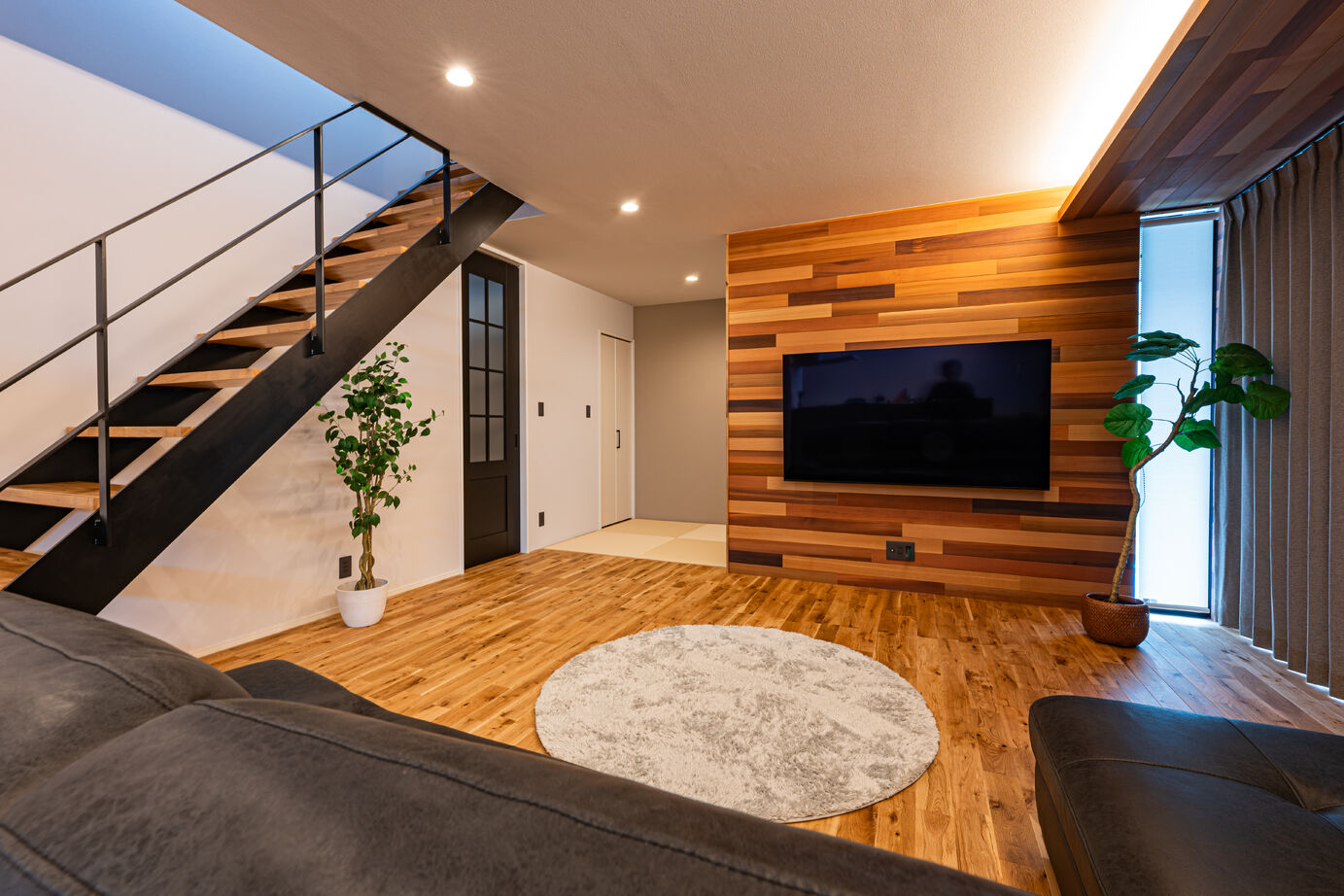 NOVEL  HOUSE 時を刻む洗練されたガルバの家の建築実例画像2