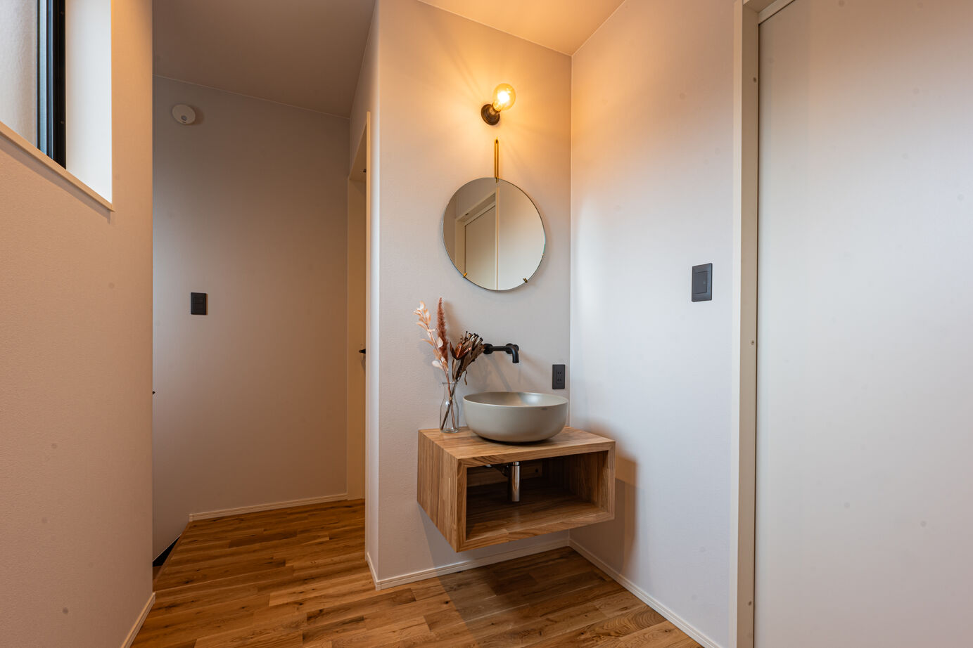 NOVEL  HOUSE 時を刻む洗練されたガルバの家の建築実例画像6